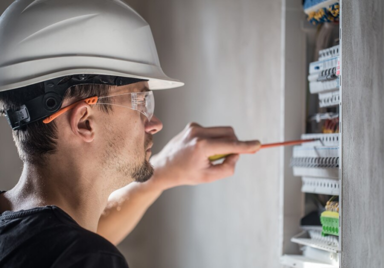 How Electrician Services Address Commercial Lighting Repair Challenges