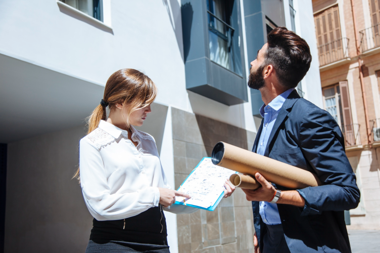 Why Hiring a Knowledgeable Real Estate Agent is Essential for Your Next Transaction